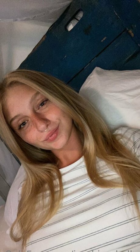 izzybizzybelle nice actress pic