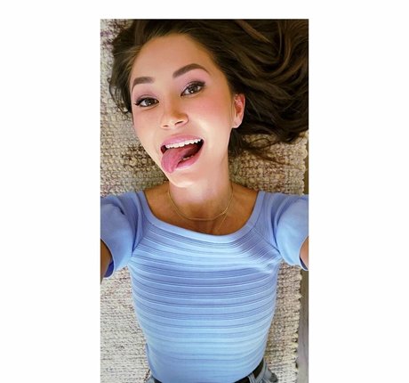 Kimiko Glenn pornstar exclusive picture