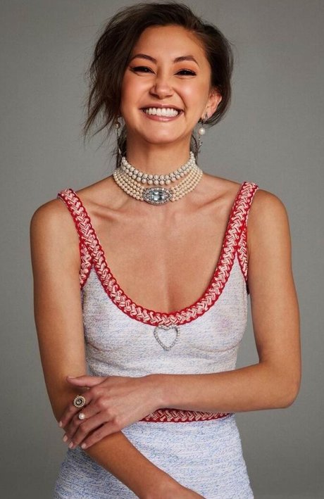 Kimiko Glenn top actress pics