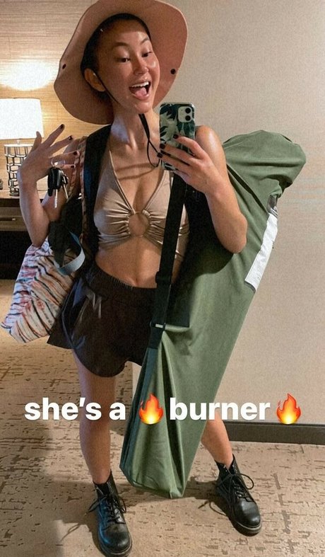 Kimiko Glenn star art picture