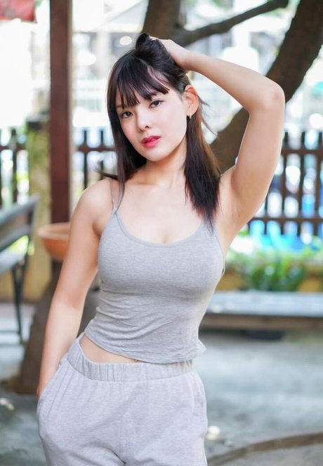 Beeko Pinknavy naked actress pics