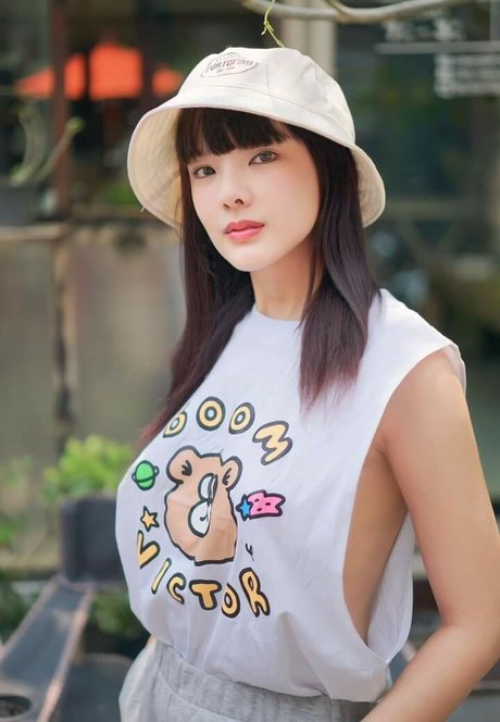 Beeko Pinknavy model nudes images