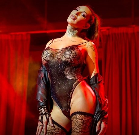 Emma Lusicich xxx model archive