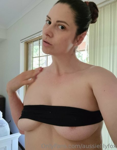 aussielilyfox model picture