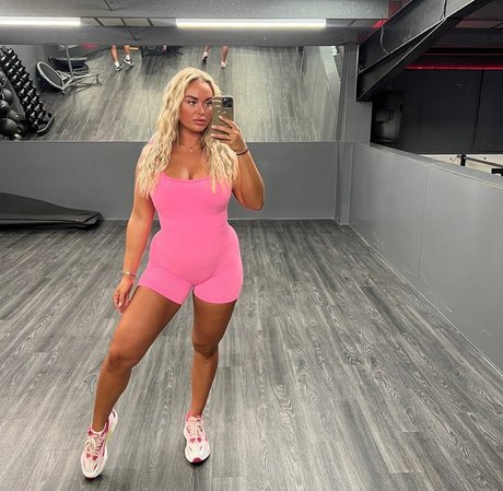 sophieaustin free model photos