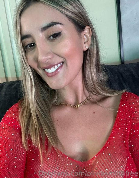oliviasmiithfree porn actress picture