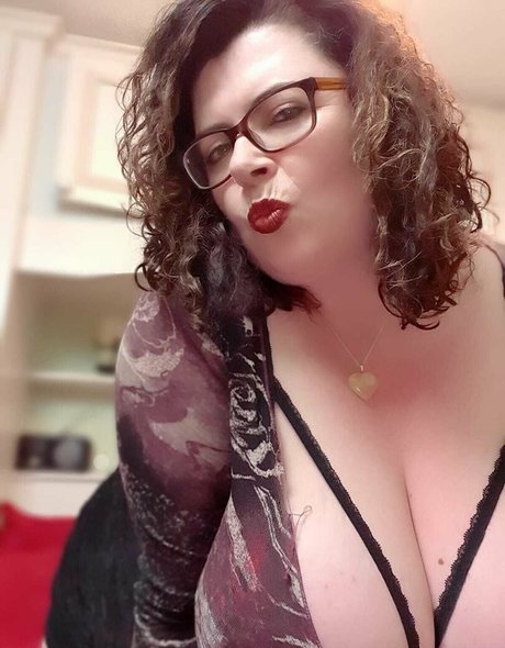 maturebustymom star xxx gallery