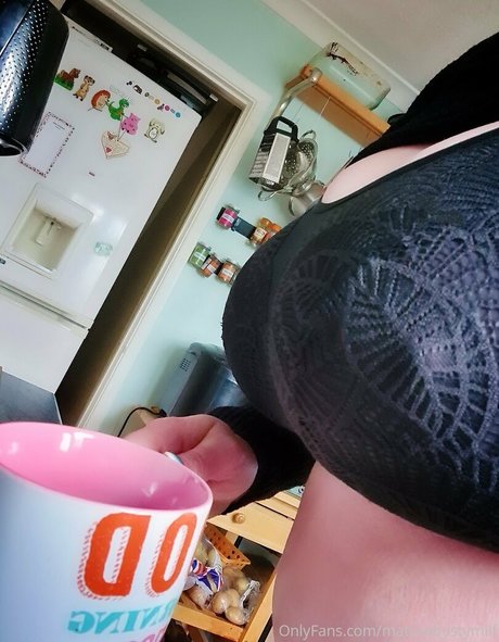 maturebustymom star nudes image