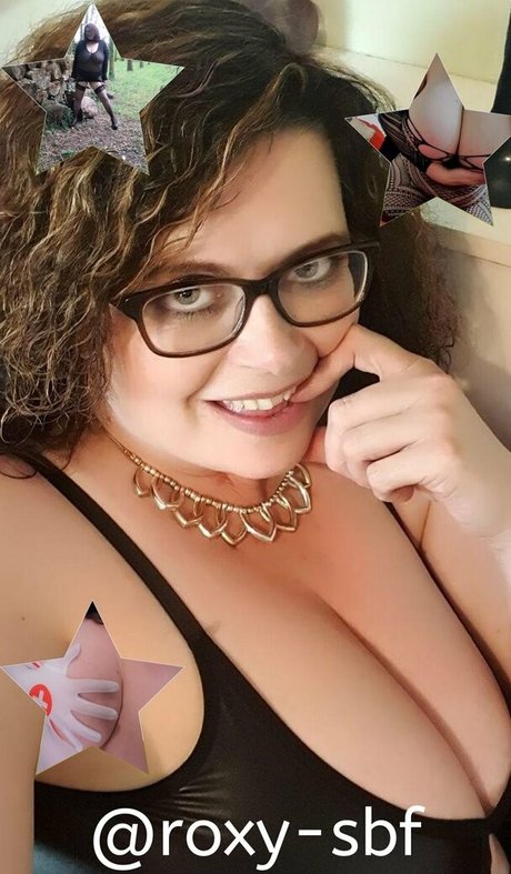 maturebustymom top model photo