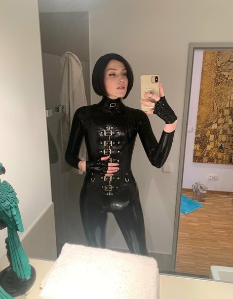 Miss Provocateur model free img