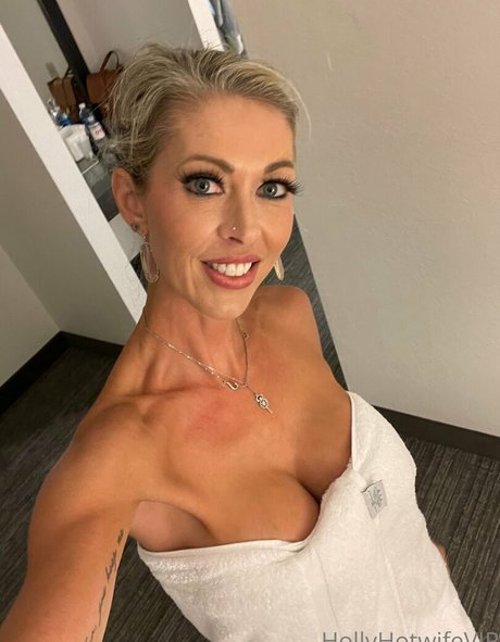hollyhotwifevip star hd gallery