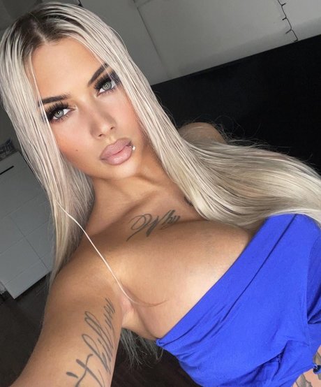 Deminecka art model photos