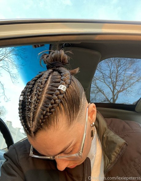 Lexiepeterss nice actress pic