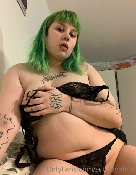 suicidyalice hot model picture