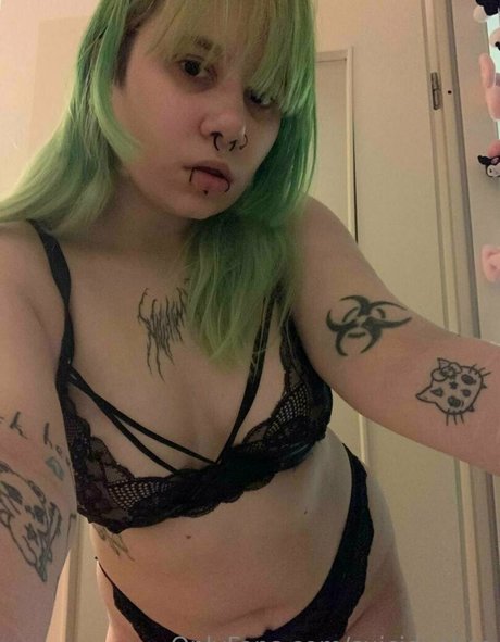 suicidyalice art model pic