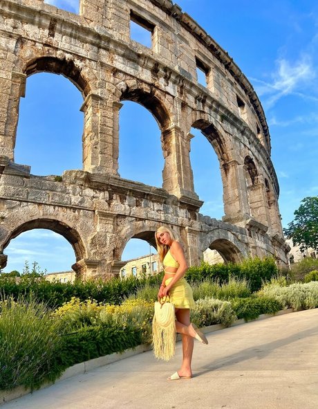 movementswithmolly hot actress photos