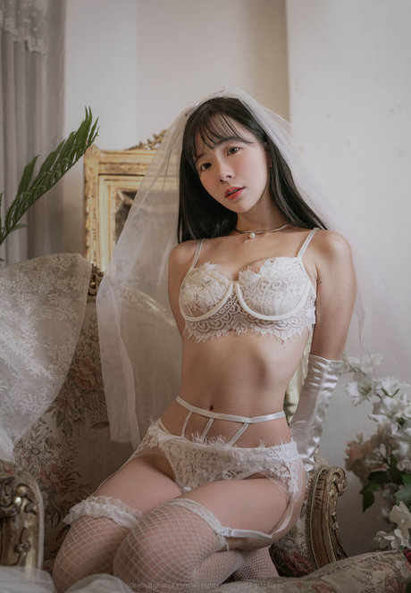 leeesovely model xxx gallery