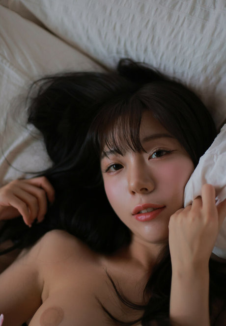 leeesovely model sexy pics