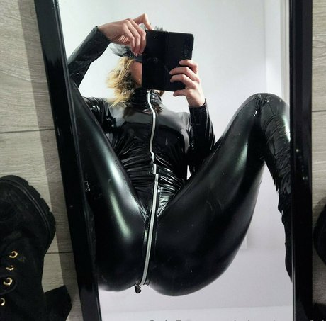 adventure g1rl nudes actress pics