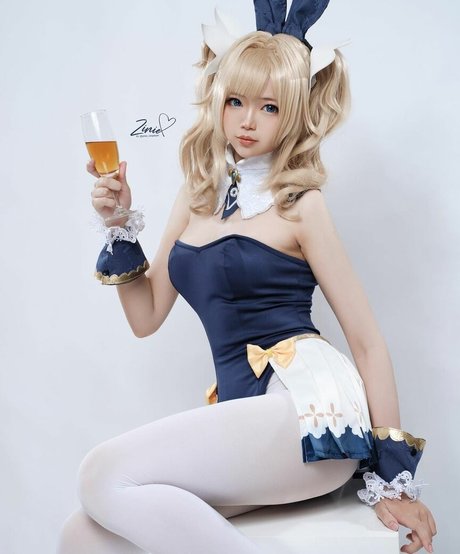 ZinieQ star erotic image