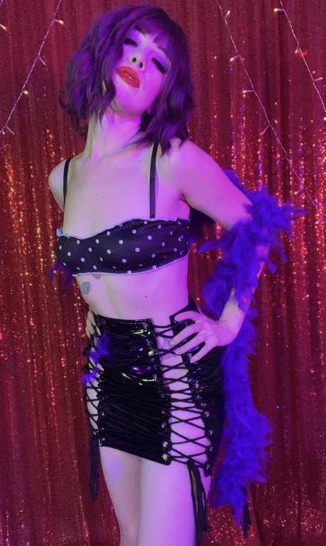 violet de beauvoir top star img