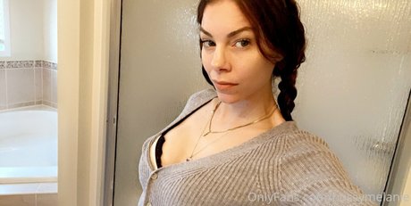 bellapetitewifey model pornographic pics