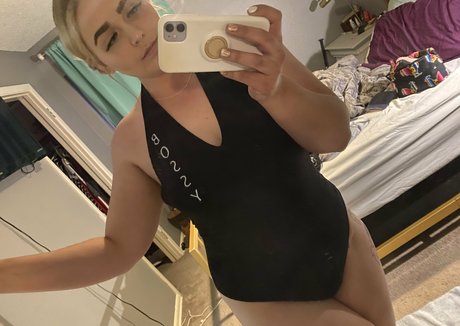 loganmilf hot star pic