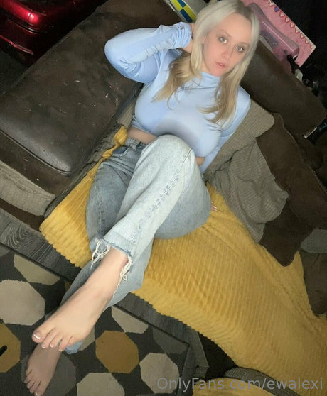 ewalexi sexy actress pics