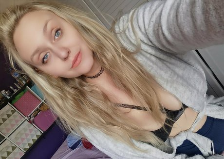 ewalexi erotic actress photo