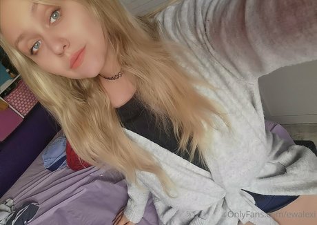 ewalexi star naked pics