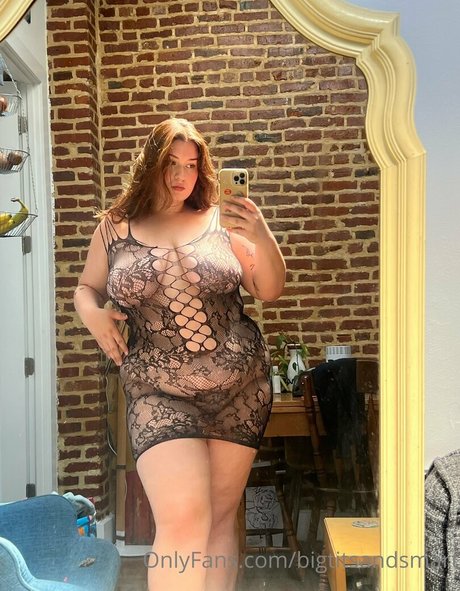 bigtitsandsmart naked star photo