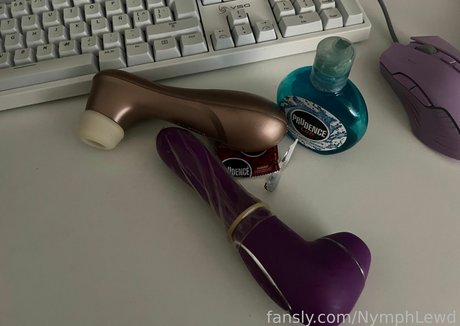 NymphLewd sex actress photo