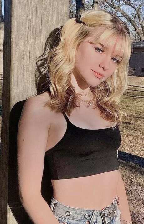 NaomiSkyex beautiful pornstar image