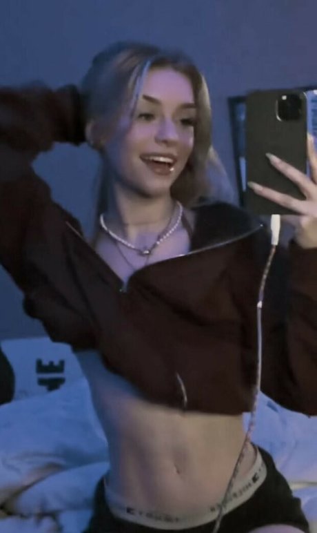 NaomiSkyex adult star picture