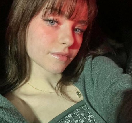 NaomiSkyex model picture