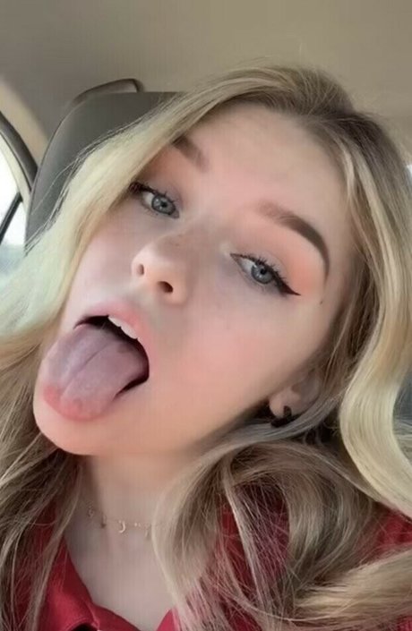 NaomiSkyex erotic pornstar images