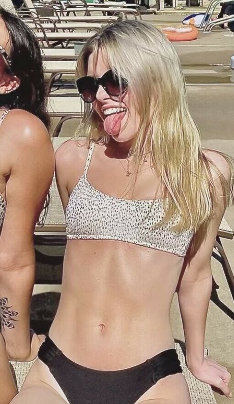 NaomiSkyex model adult images