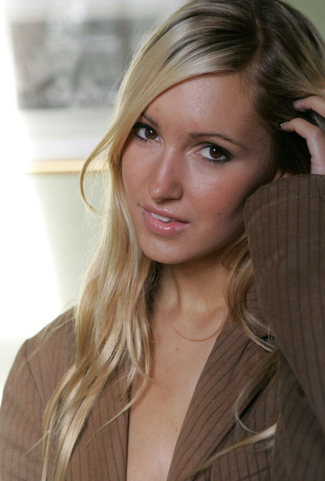 Corinna Daniela Roesch pretty actress image