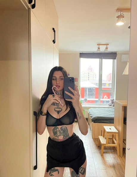 tashablunt nudes model gallery