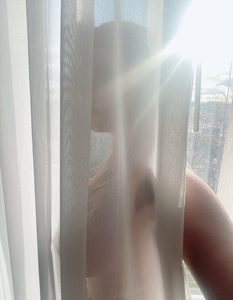 gingergirlie sexy model photo