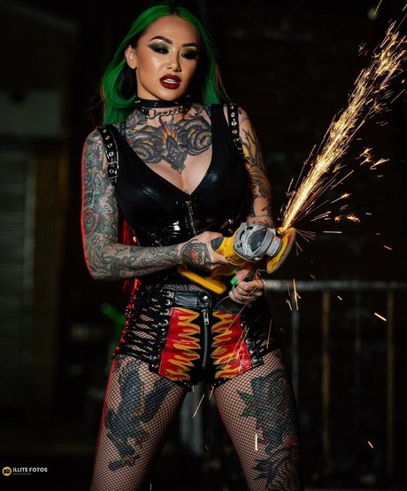 WWE Shotzi art model pictures