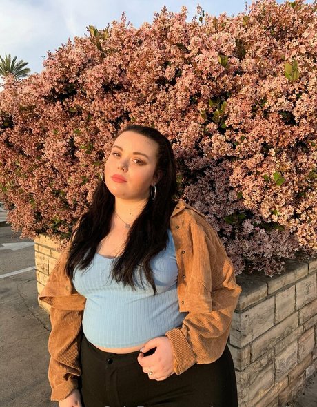 queenmaison high quality actress picture