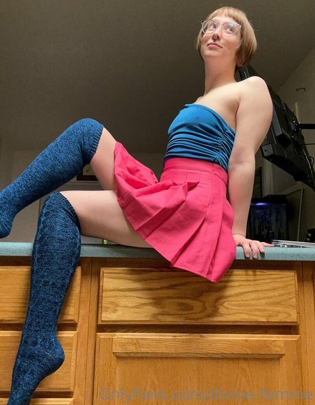 divine femme model nice pics