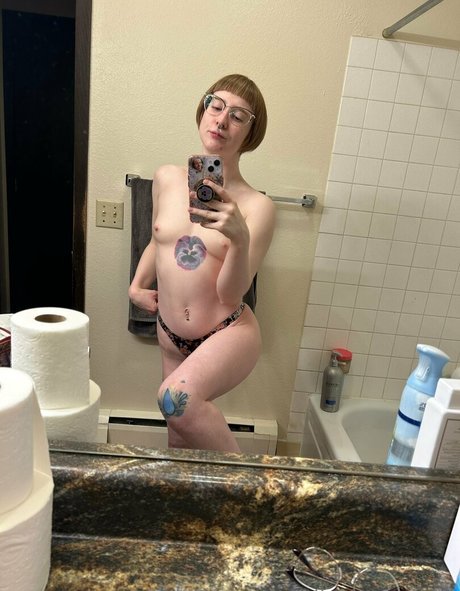 divine femme erotic model picture