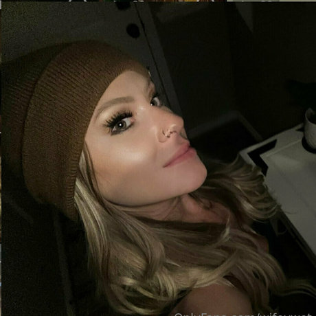 wifeywet free pornstar img