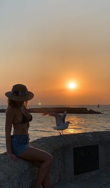 Maria Eugenia Suconic star free images