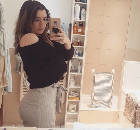 poopernoodle model free galleries