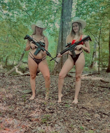 Gun Bunnies art model photos