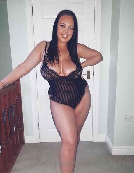 bigboobedbritneyfree erotic model img