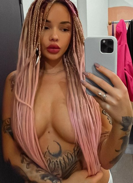 Baby Momo xxx model pics